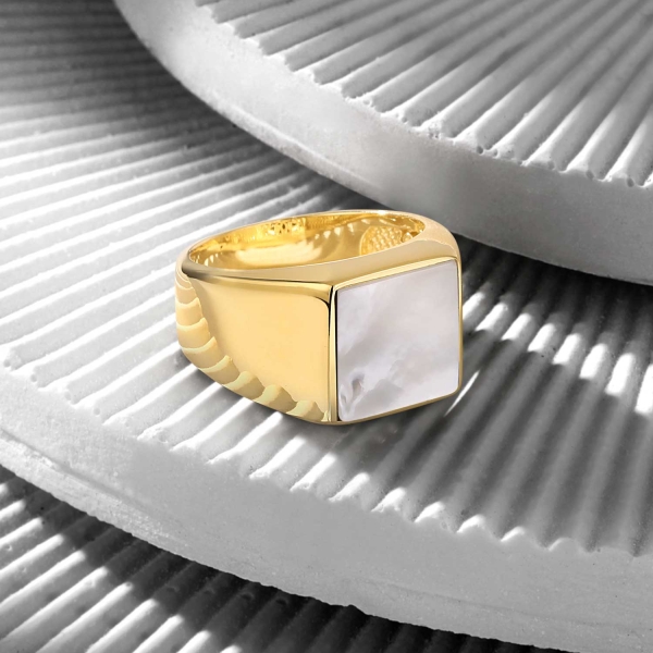 18K Gold Basic Ring with Mother of Pearl