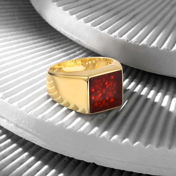 18K Gold Basic Ring with Red Agate