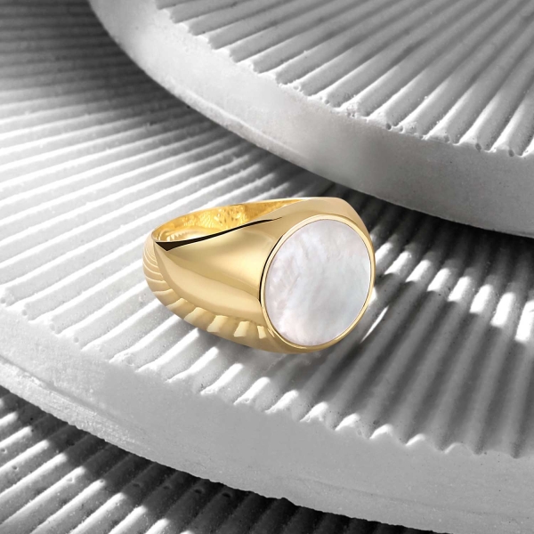 18K Gold Basic Minimal Ring with Mother of Pearl