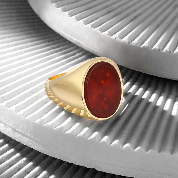 18K Gold Classic Ring with Red Agate