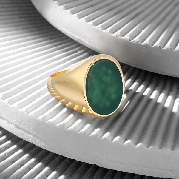18K Gold Classic Ring with Green Agate
