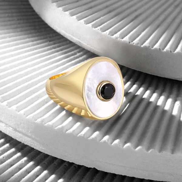 18K Gold Classic Ring Pearl with Black CZ Diamonds
