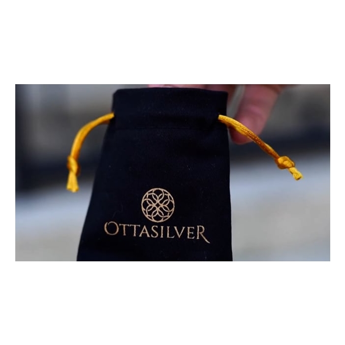 Main image in gallery