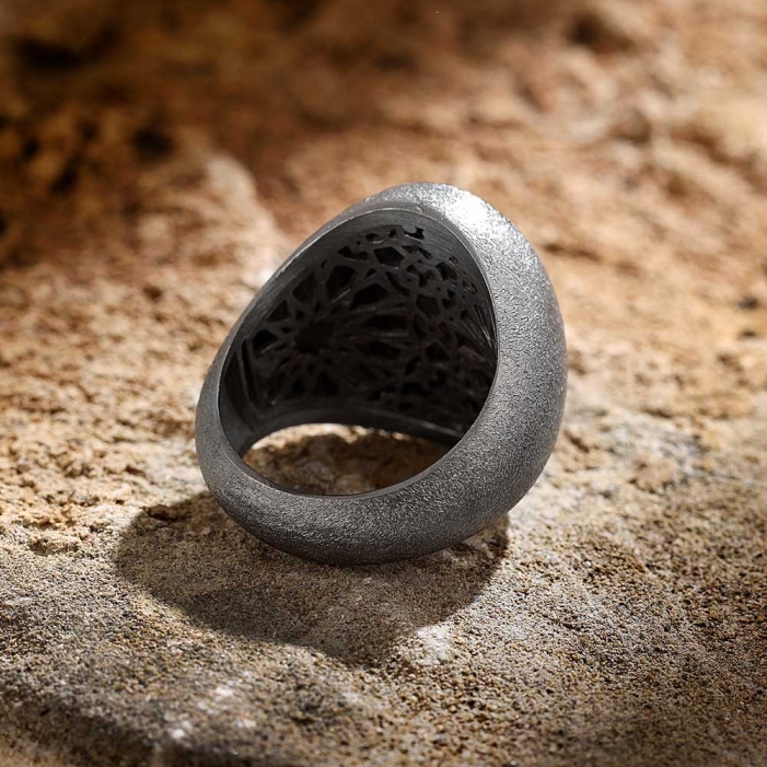 Main image in gallery